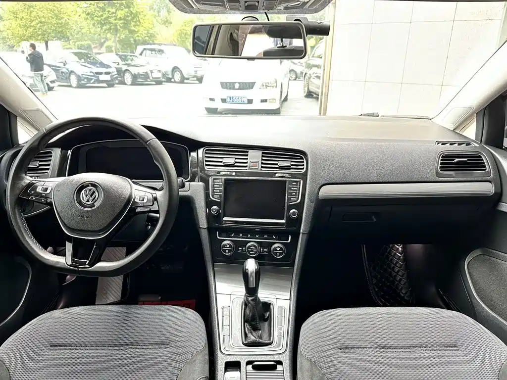 Volkswagen Golf — миниатюра 10