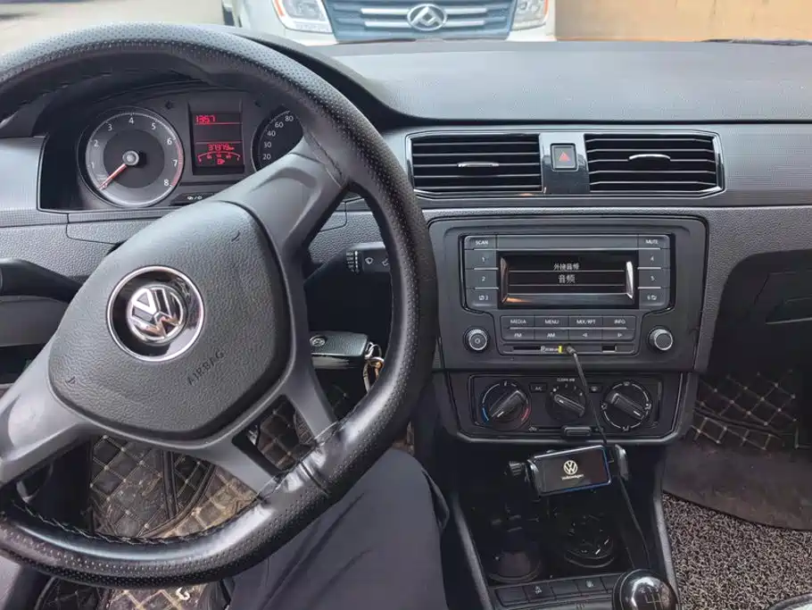 Volkswagen Santana — миниатюра 12