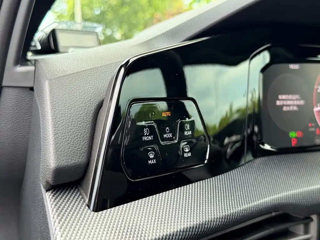Volkswagen Golf GTI — миниатюра 21