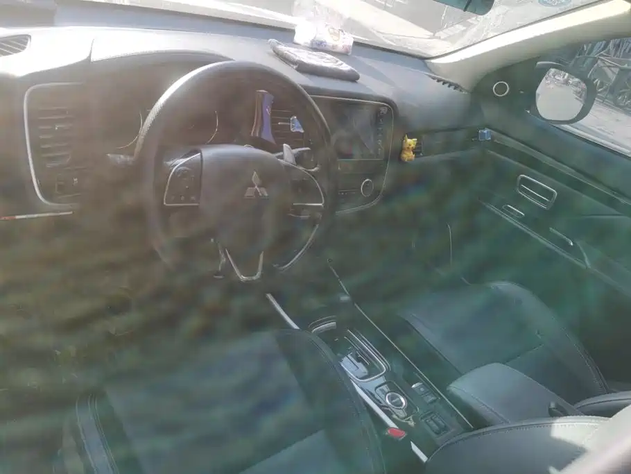 Mitsubishi Outlander — миниатюра 12