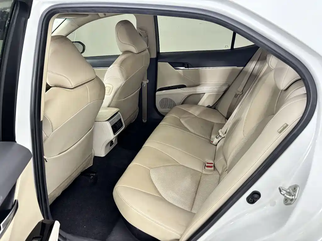 Toyota Camry — миниатюра 4