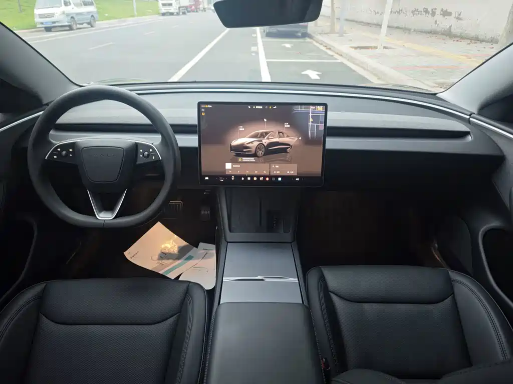 Tesla Model 3 — миниатюра 7