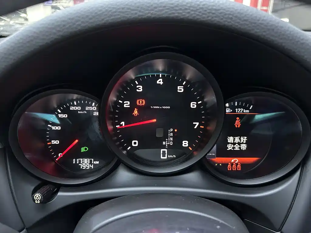 Porsche Macan — миниатюра 7