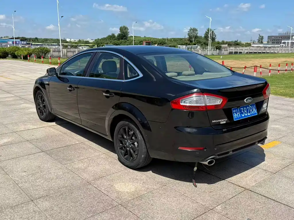 Ford Mondeo — миниатюра 7