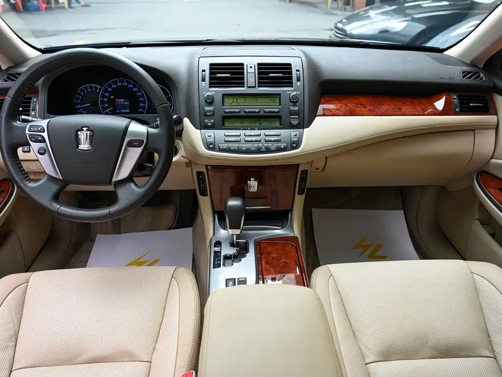 Toyota Crown — миниатюра 14