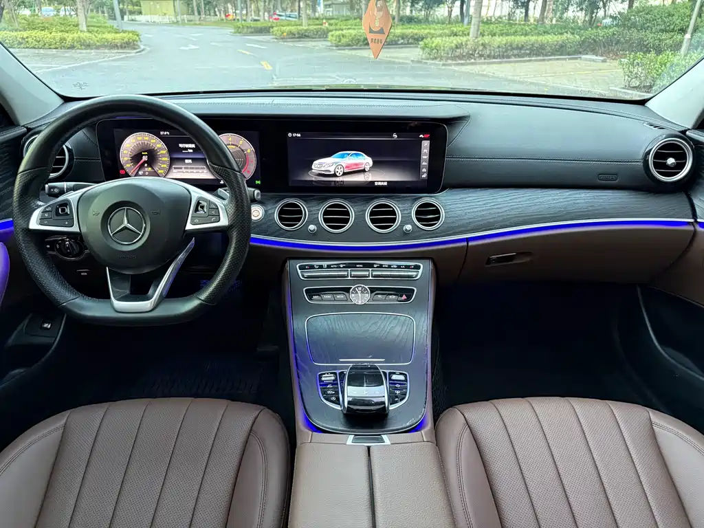 Mercedes-Benz E-Class — миниатюра 13