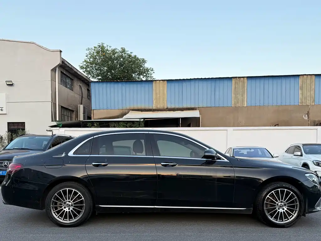 Mercedes-Benz E-Class — миниатюра 15