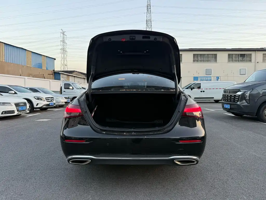 Mercedes-Benz E-Class — миниатюра 23