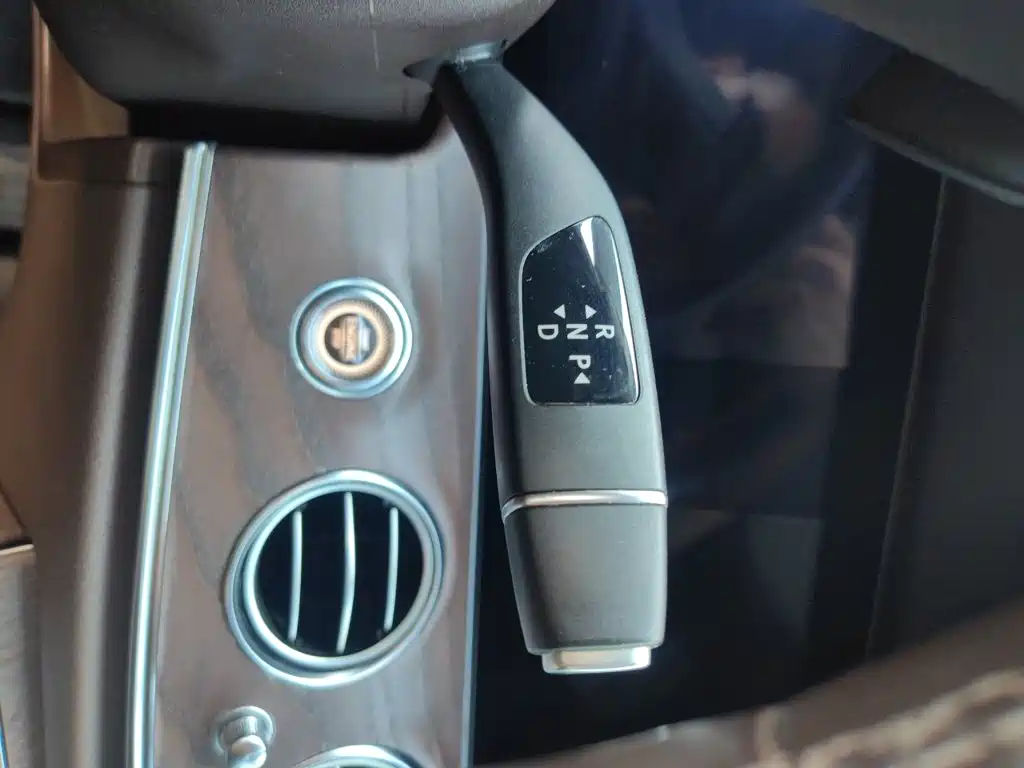 Mercedes-Benz E-Class — миниатюра 10