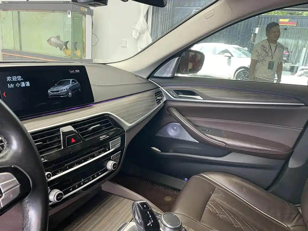 BMW 5 Series — миниатюра 8