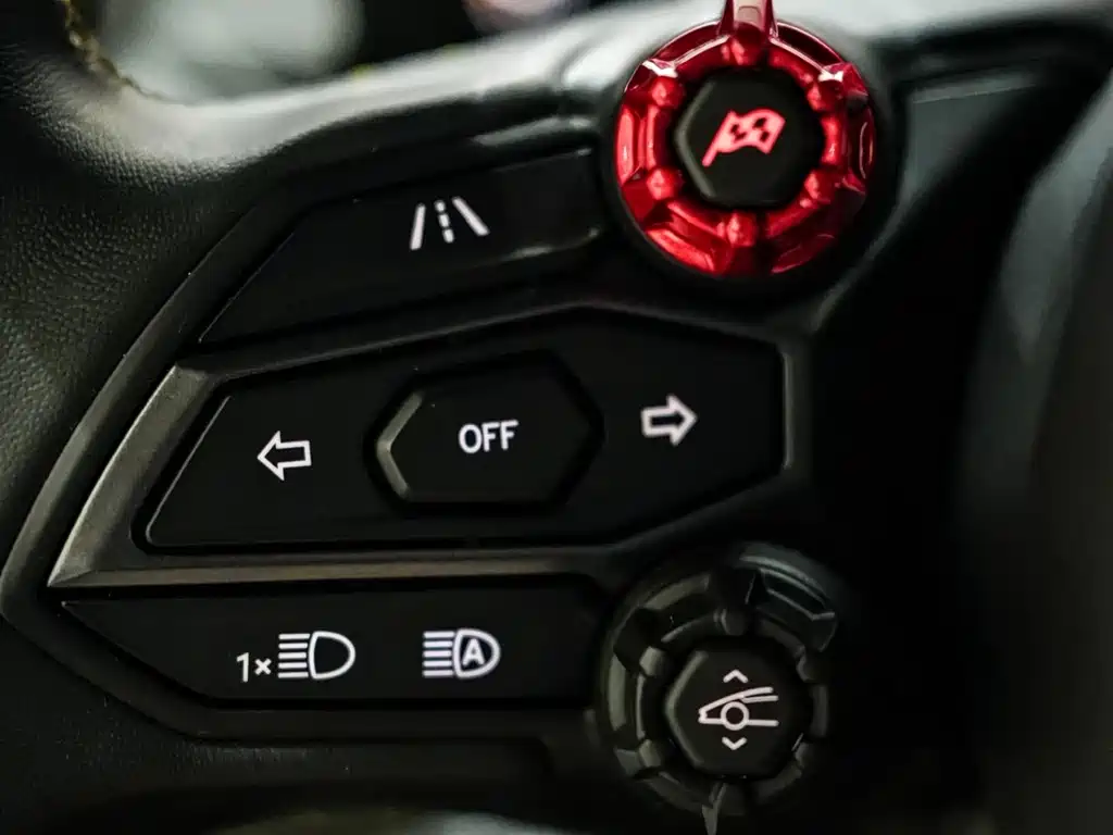 Lamborghini Revuelto — миниатюра 13
