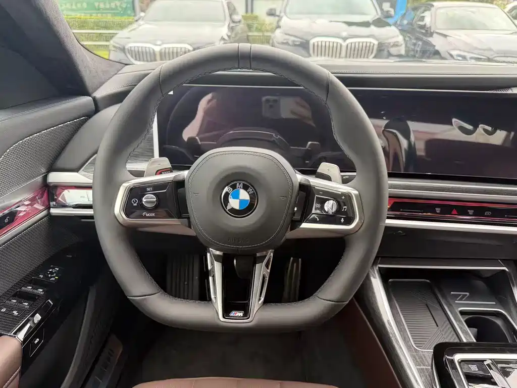 BMW 7 Series — миниатюра 14