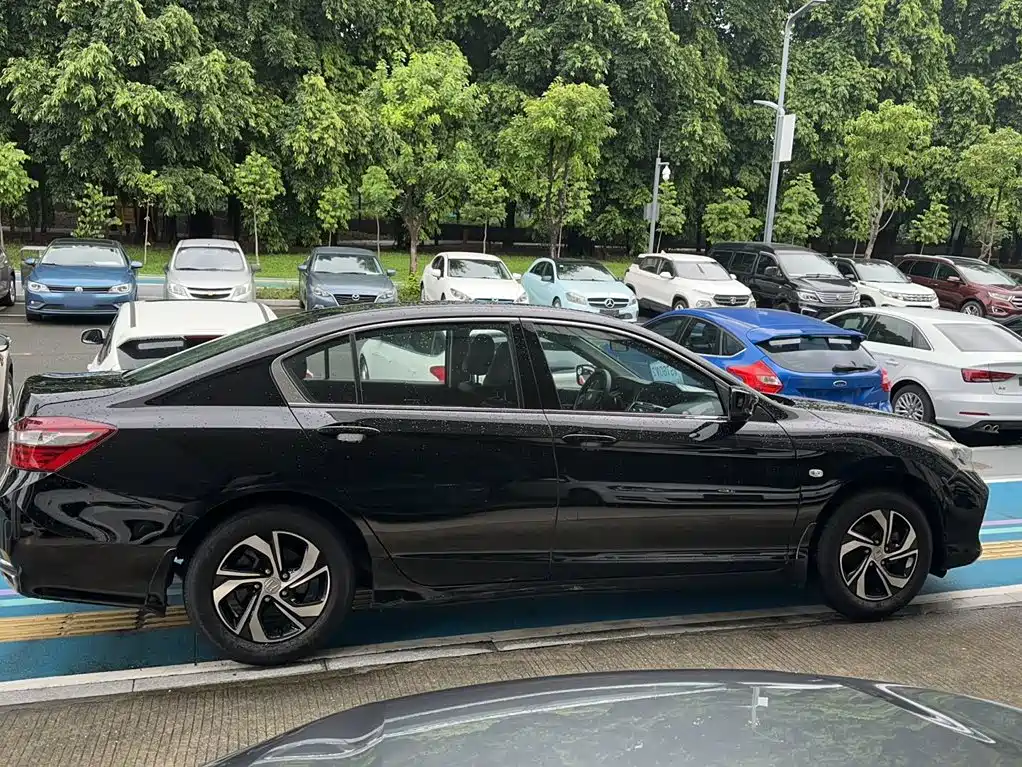 Honda Accord — миниатюра 7