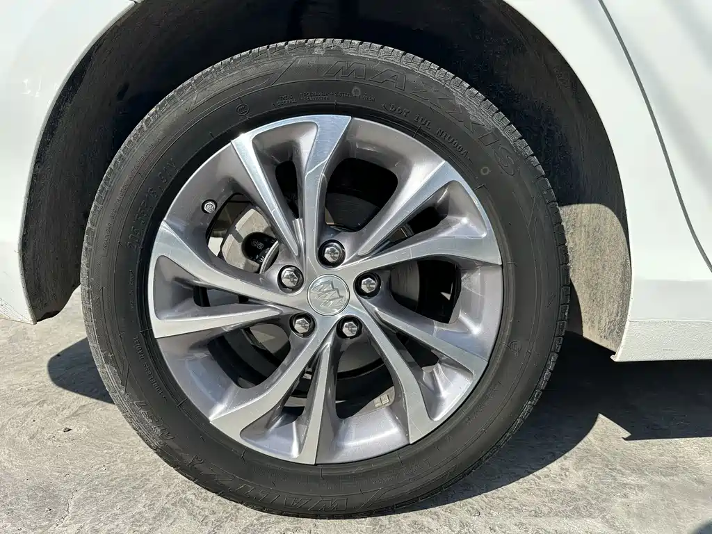 Buick Verano — миниатюра 12