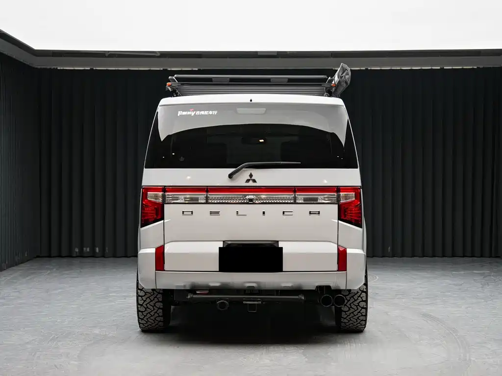 Mitsubishi Delica — миниатюра 5