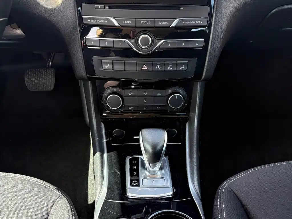 INFINITI QX30
