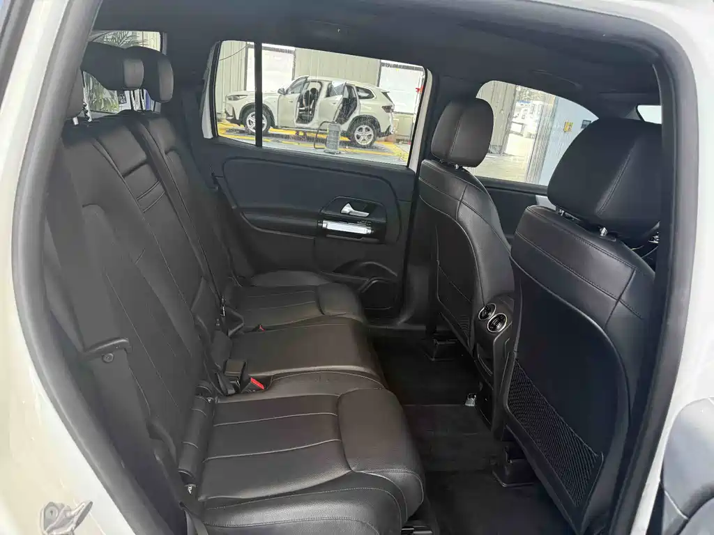 Mercedes-Benz GLB — миниатюра 18