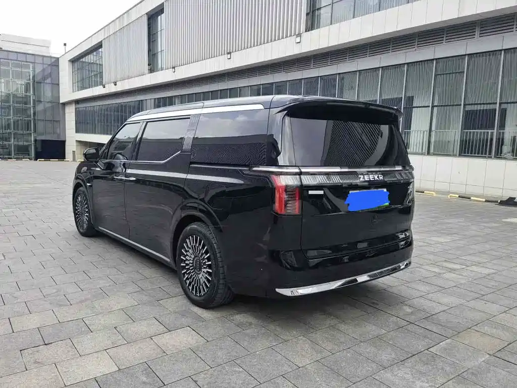 Zeekr 009 2024 мест 108kWh