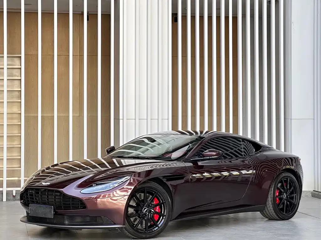 ASTON MARTIN DB11