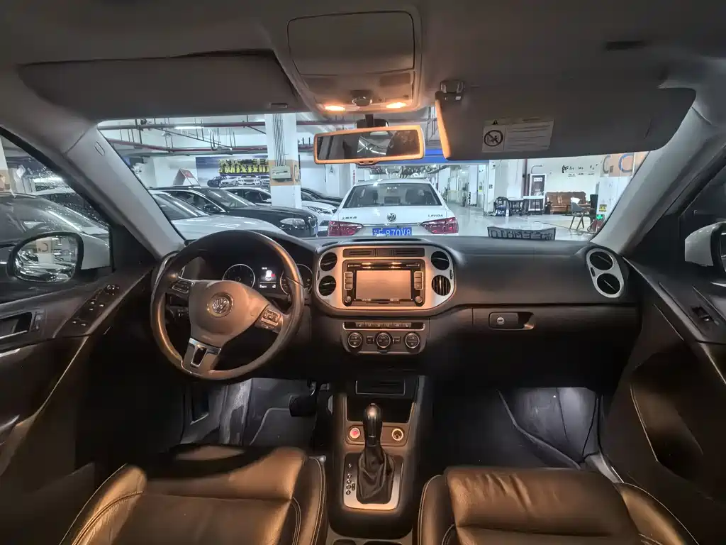 VOLKSWAGEN TIGUAN