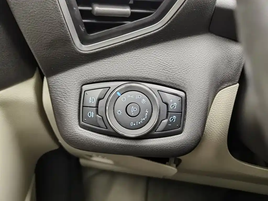 Ford Kuga — миниатюра 21