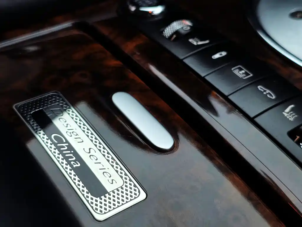 Bentley Flying Spur — миниатюра 15
