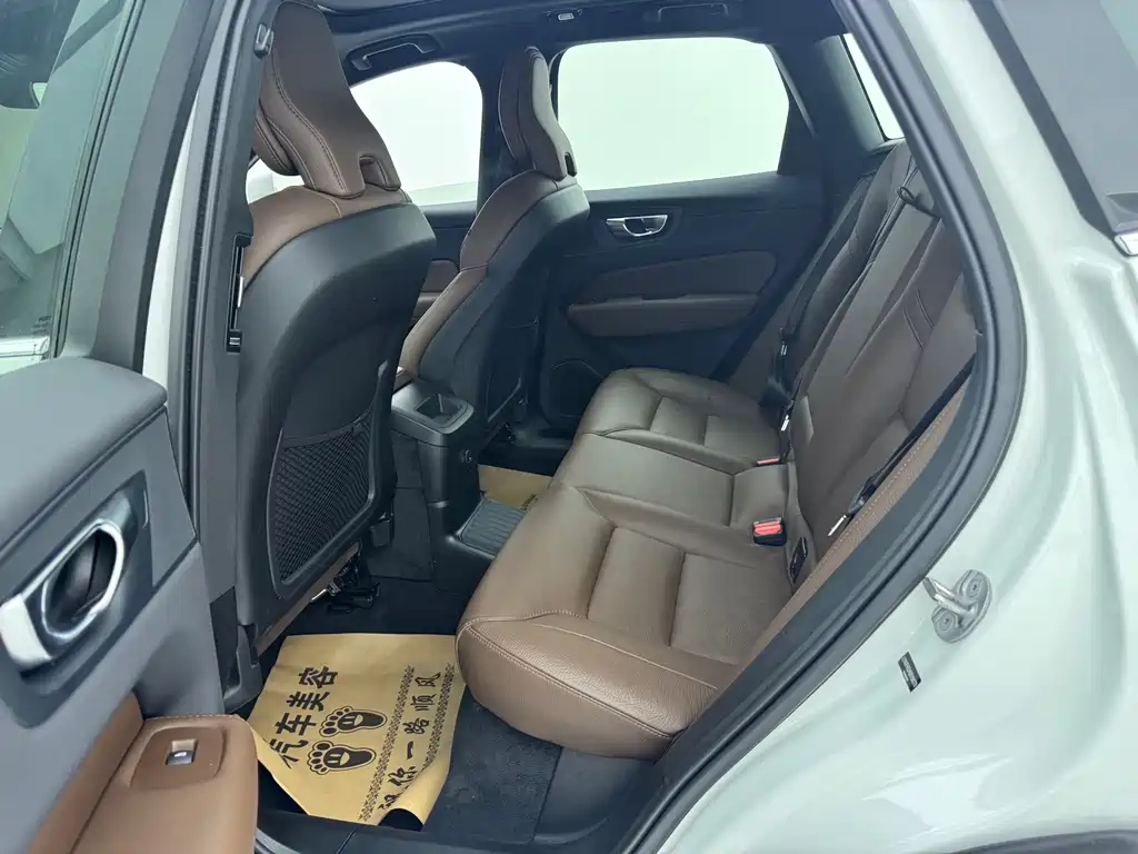 VOLVO XC60 PLUG IN HYBRID