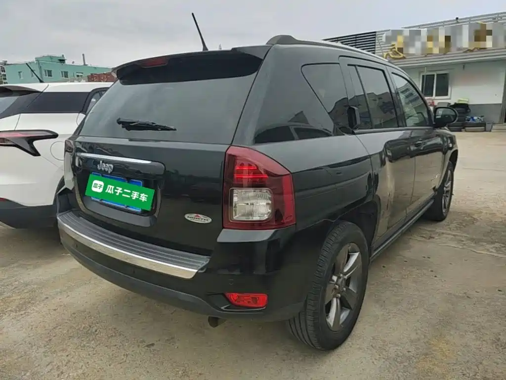 Jeep Compass (Import) — миниатюра 7