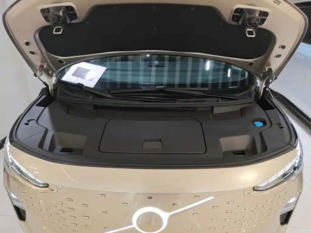 Volvo EM90 — миниатюра 20