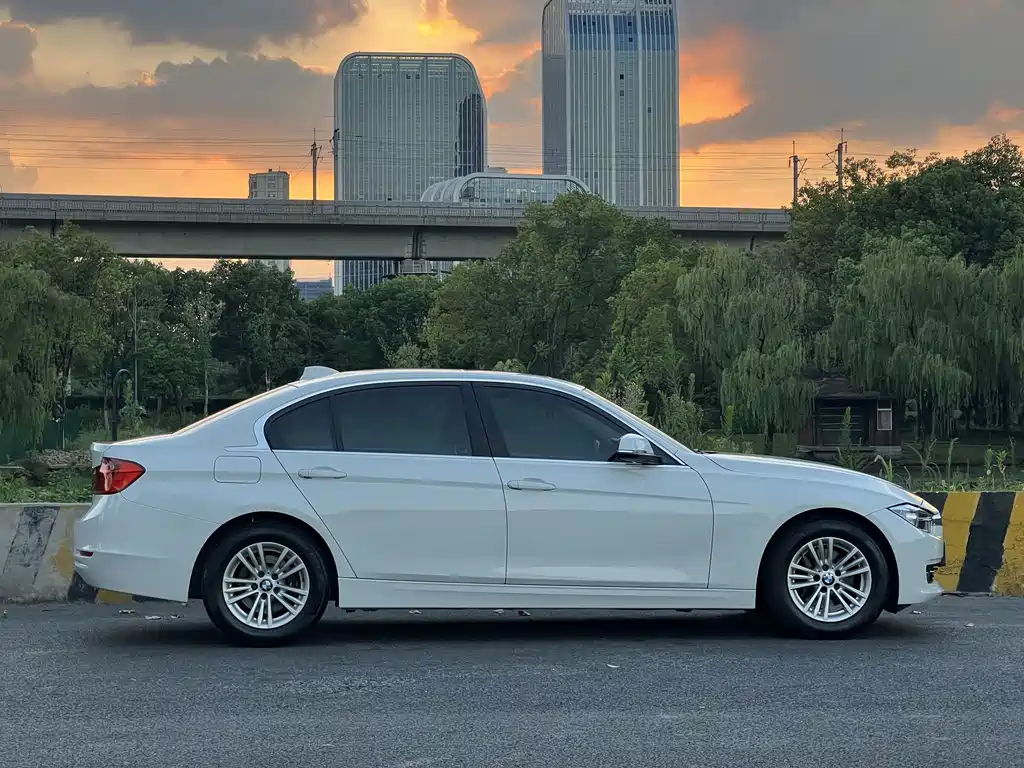 BMW 3 Series — миниатюра 7