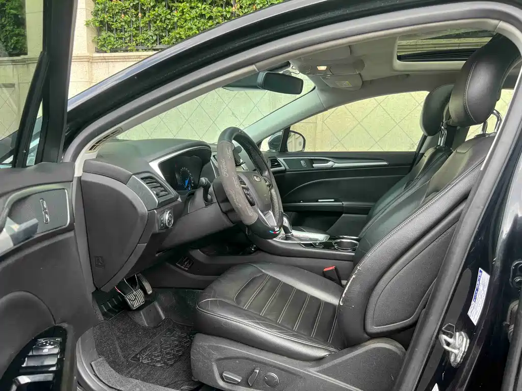 Ford Mondeo — миниатюра 6