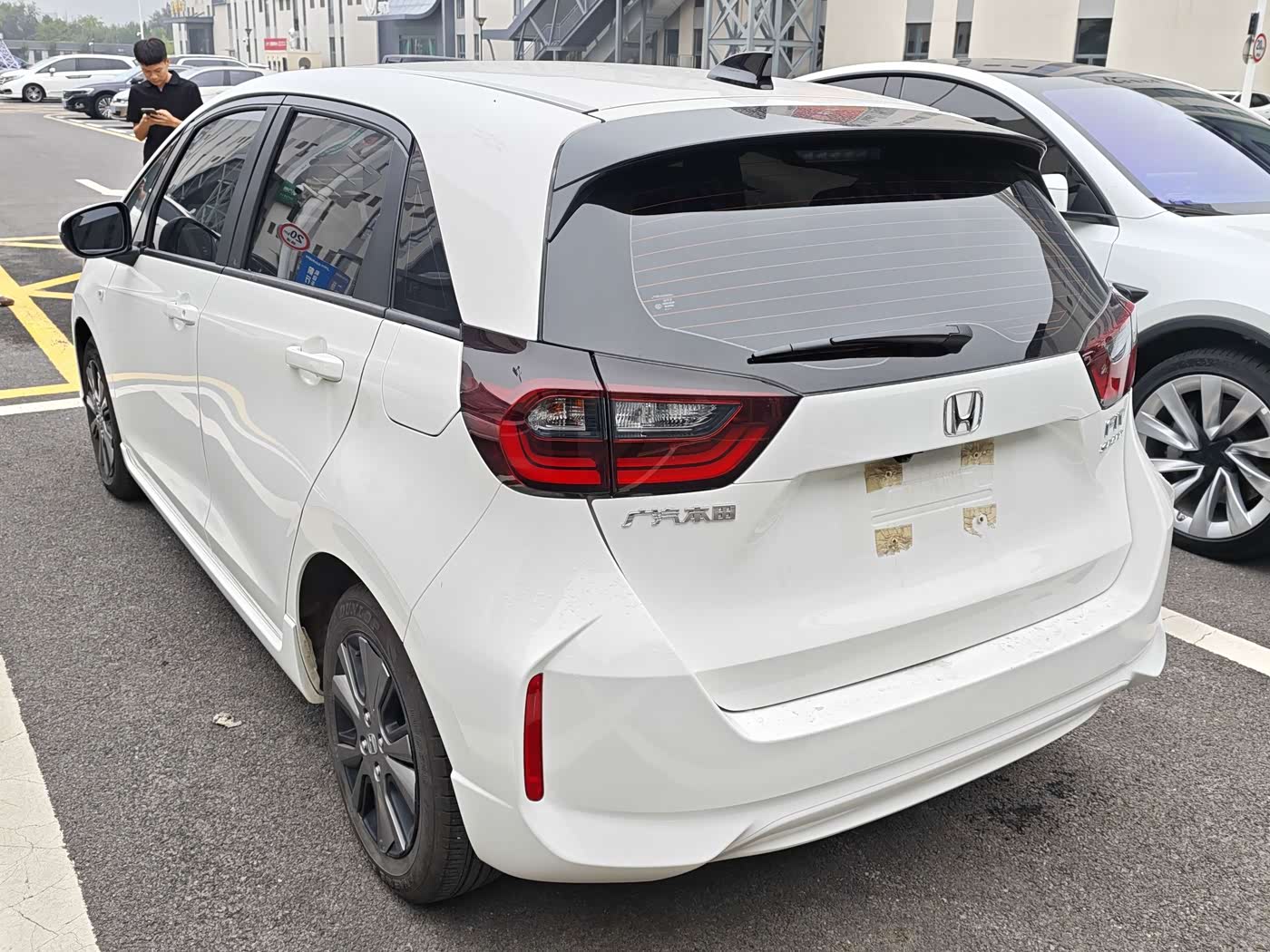 Honda Fit 1.5 л 2021 г. Белый, пробег 47800 км