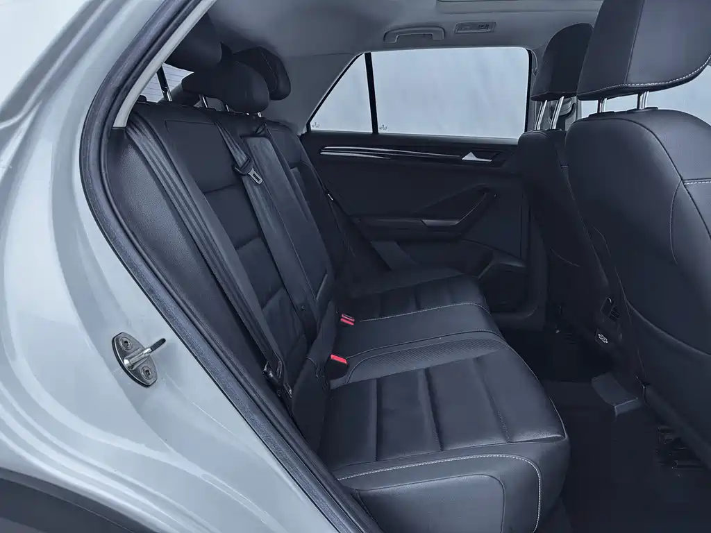 Volkswagen T-Roc — миниатюра 14