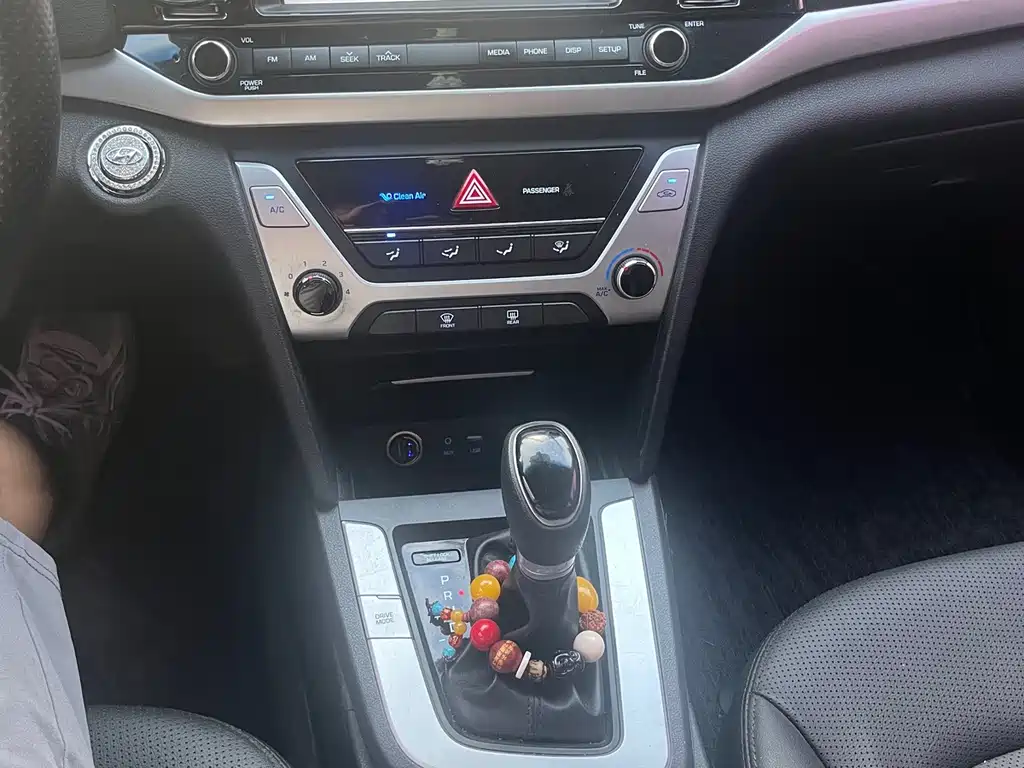 Hyundai Elantra — миниатюра 10