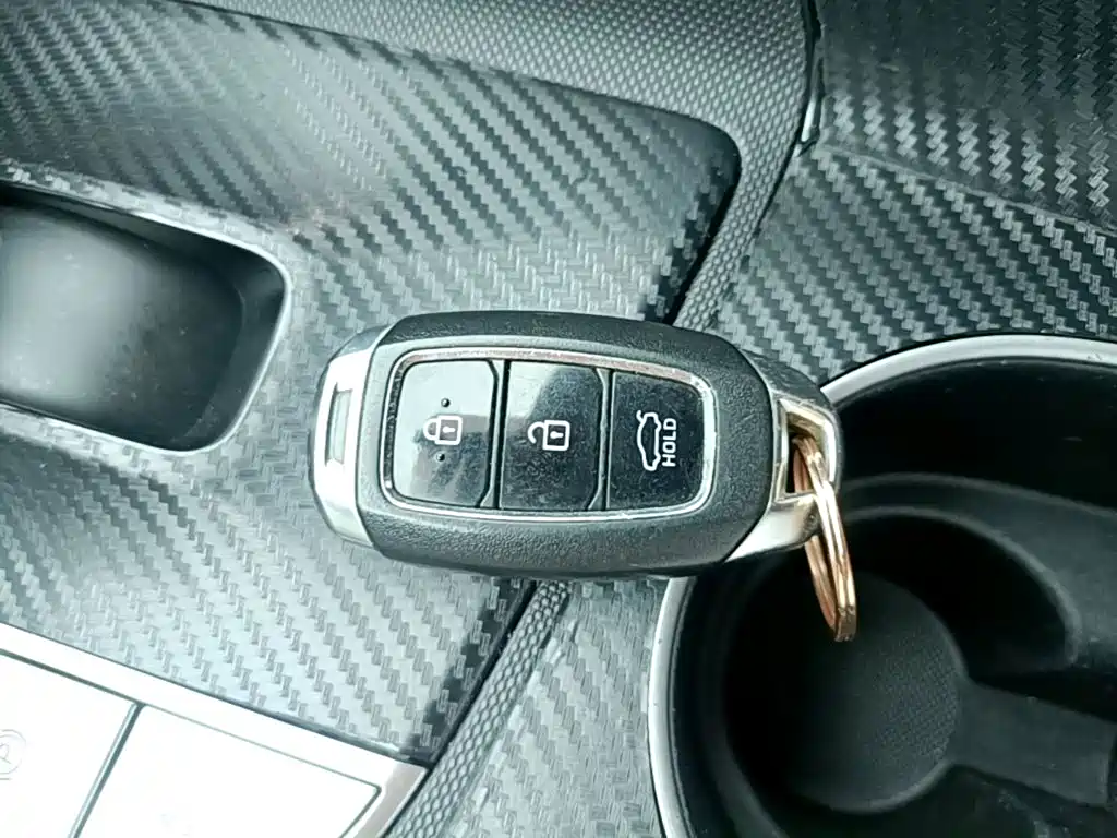 Hyundai Elantra — миниатюра 9