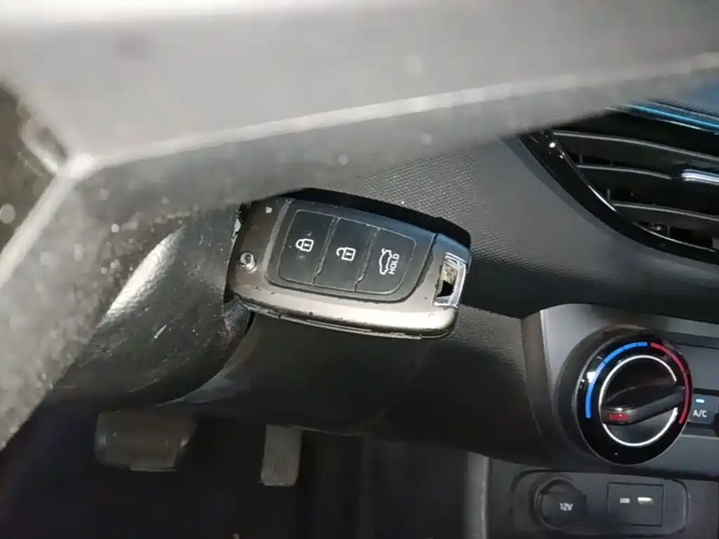 Hyundai Elantra — миниатюра 9
