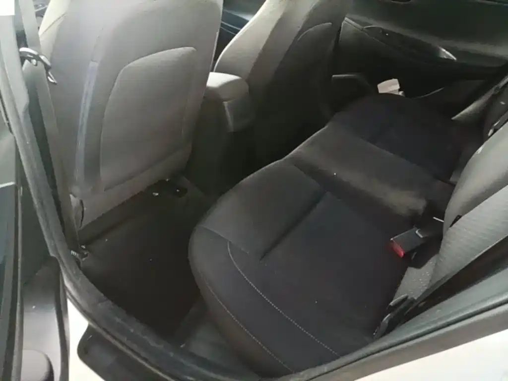 Hyundai Elantra — миниатюра 17