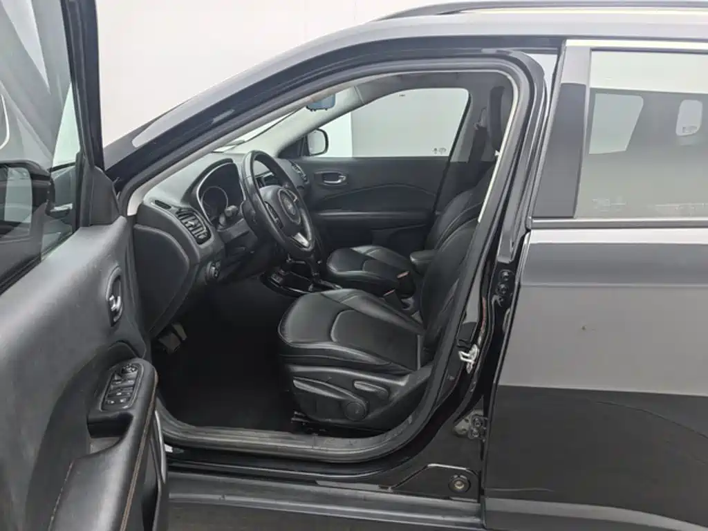 Jeep Compass — миниатюра 8