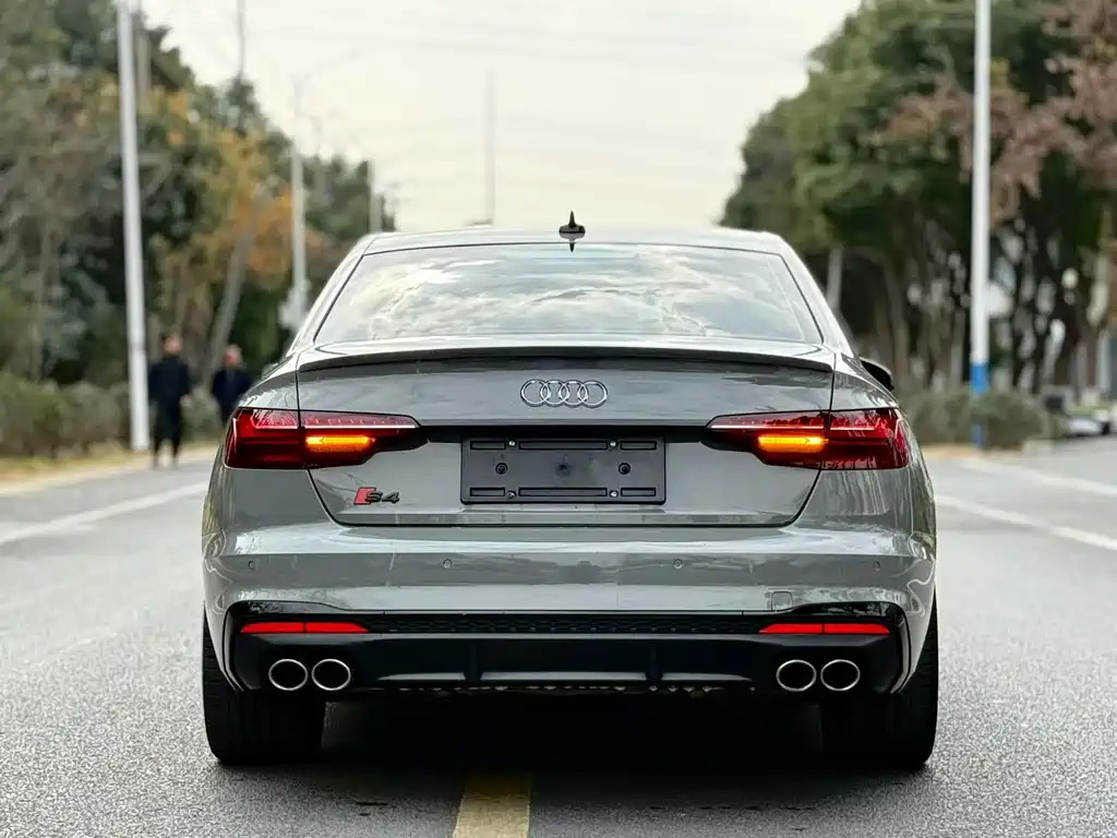 AUDI S4