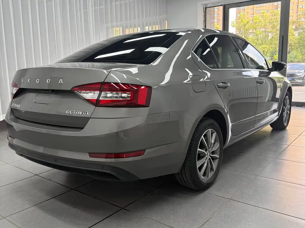 Skoda Octavia 1.5L Auto Comfort Enjoy Edition, фото 4