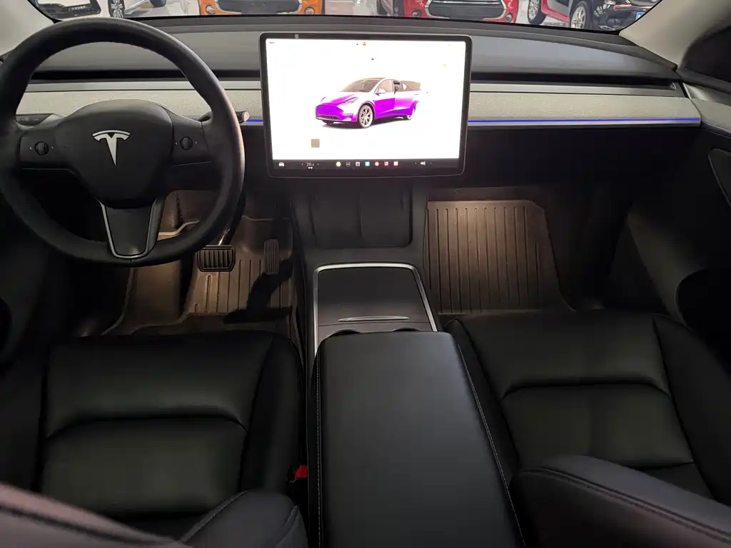 TESLA MODEL Y