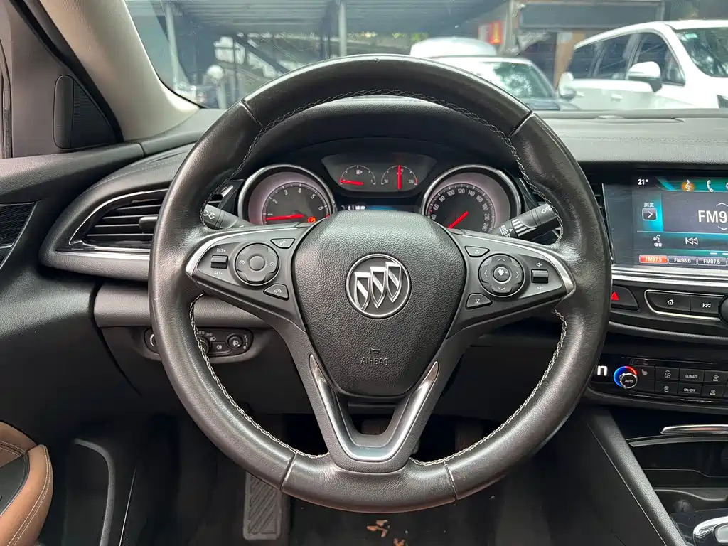 Buick Regal — миниатюра 10