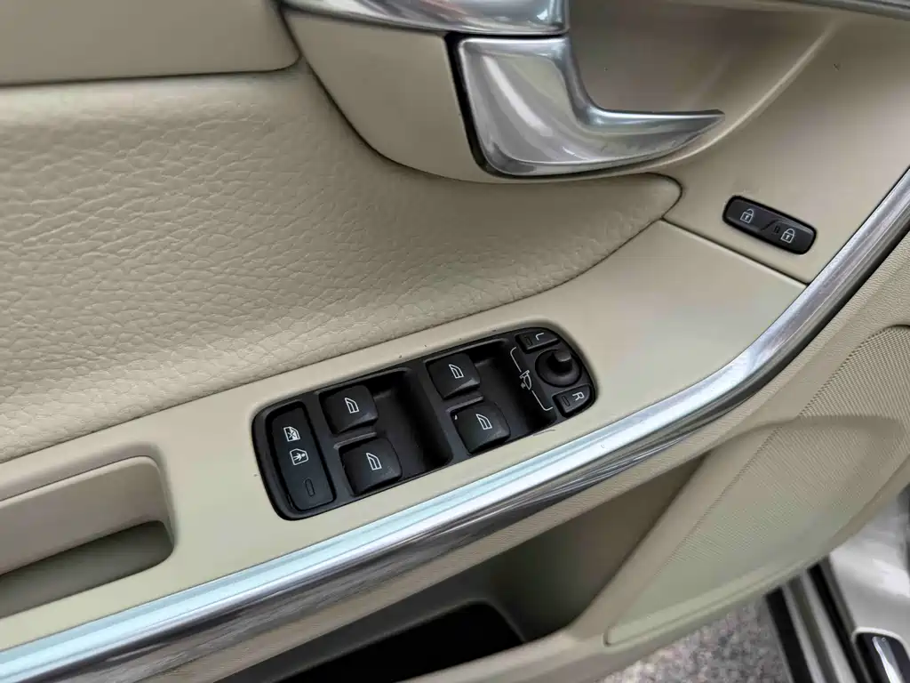 Volvo S60 (Import) — миниатюра 40