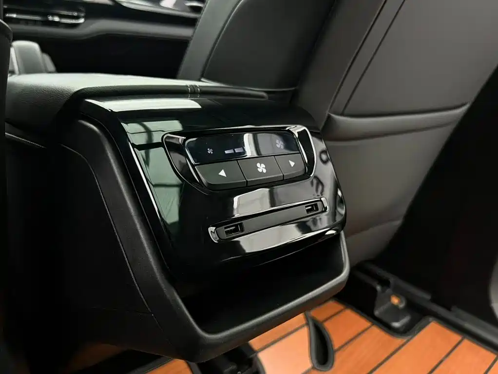 Wuling Victory — миниатюра 14