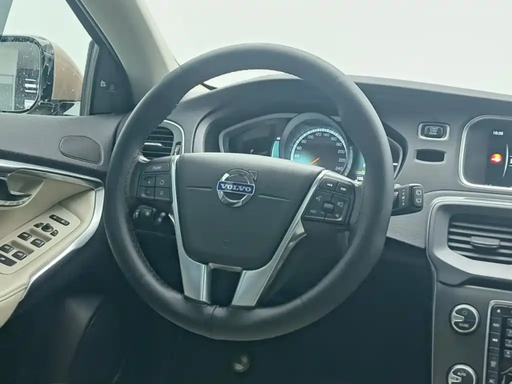 Volvo V40 — миниатюра 11