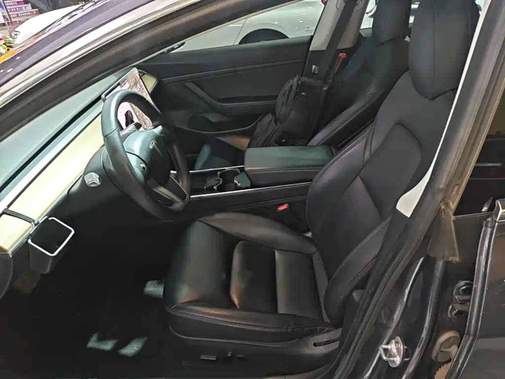 Tesla Model 3 — миниатюра 15
