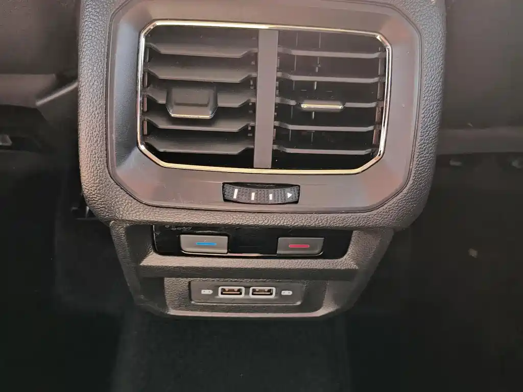 Volkswagen Tiguan L — миниатюра 16