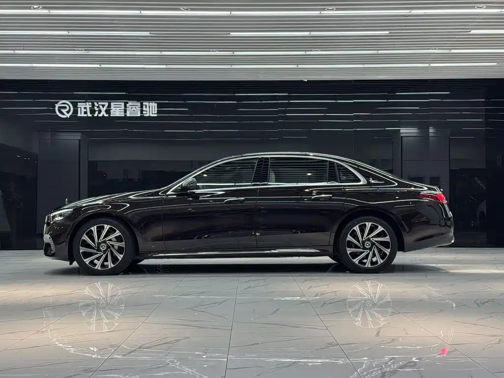 Mercedes-Benz E-Class — миниатюра 2