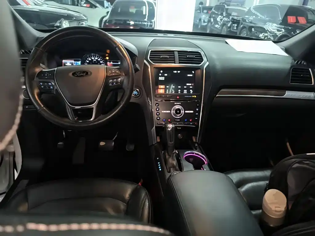 Ford Explorer (Import) — миниатюра 10