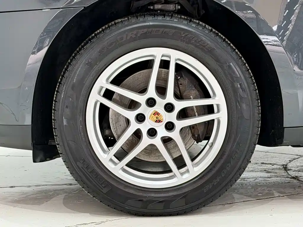Porsche Macan — миниатюра 11